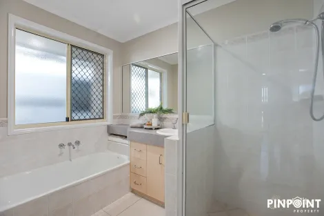 Property photo of 2 Cuthbert Court Slade Point QLD 4740