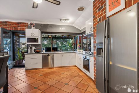 Property photo of 9 Sapphire Court Mount Richon WA 6112
