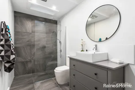 Property photo of 219 Douglas Parade Newport VIC 3015