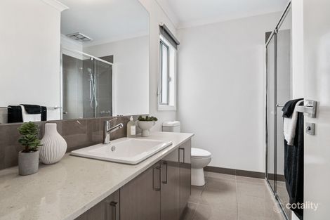 Property photo of 1 Kalbian Drive Clyde North VIC 3978