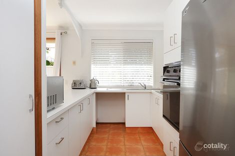 1/12 Robin Joy Cl, Labrador, QLD 4215