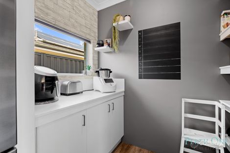 Property photo of 14 Garnet Road Treeby WA 6164