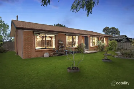 15 MACINTYRE PL, CHARNWOOD, ACT 2615