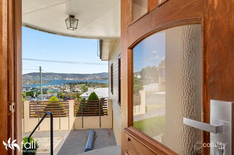 Property photo of 13 Malunna Road Lindisfarne TAS 7015