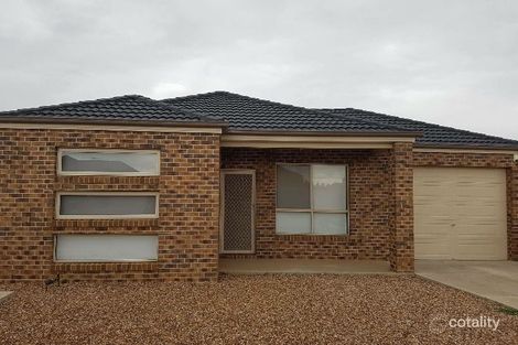 2/1 Poitrel Pl, Kurunjang, VIC 3337