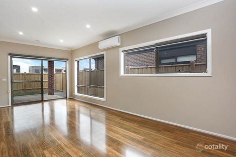 Property photo of 32 Denbigh Loop Mickleham VIC 3064
