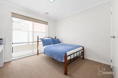 Property photo of 17 Capesthorne Drive Derrimut VIC 3026