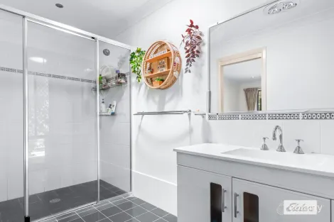 Property photo of 3 Victor Close Taree NSW 2430