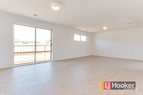 Property photo of 12 Loddon Place Clyde North VIC 3978