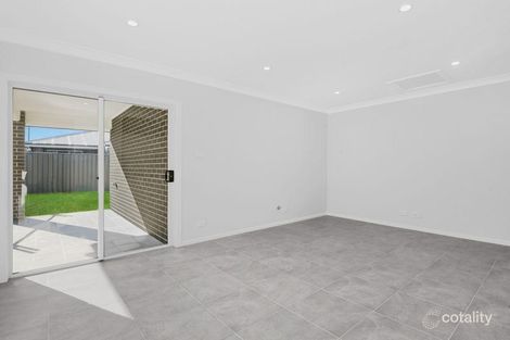 8 Stratton Rd, Oran Park, NSW 2570