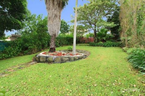 Property photo of 2 Canberra Road Lake Heights NSW 2502