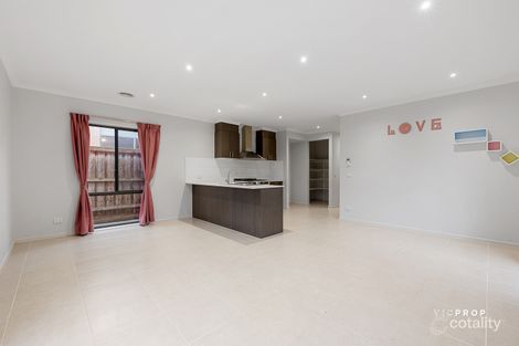 Property photo of 8 Tuncurry Road Point Cook VIC 3030