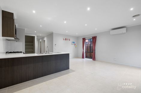 Property photo of 8 Tuncurry Road Point Cook VIC 3030