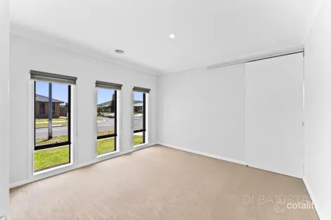 Property photo of 1 Willowleaf Street Beveridge VIC 3753