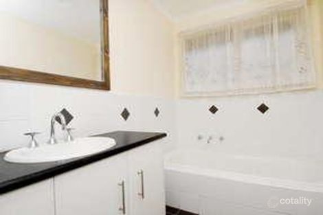 Property photo of 23 Narambi Crescent Frankston VIC 3199