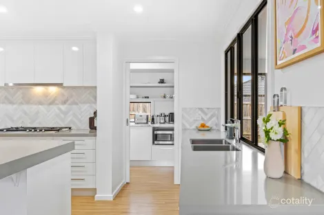 Property photo of 3 Arkansaw Court Brown Hill VIC 3350