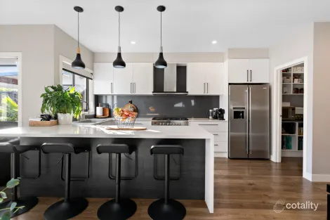 Property photo of 9 Richards Court Brooklyn VIC 3012