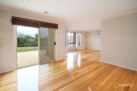 Property photo of 2 Pimelea Way Hillside VIC 3037