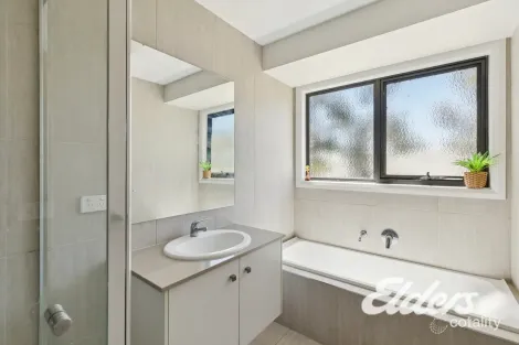 Property photo of 62 Robinson Way Yarrawonga VIC 3730