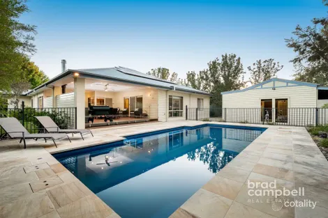 Property photo of 11 Plover Drive Kialla VIC 3631