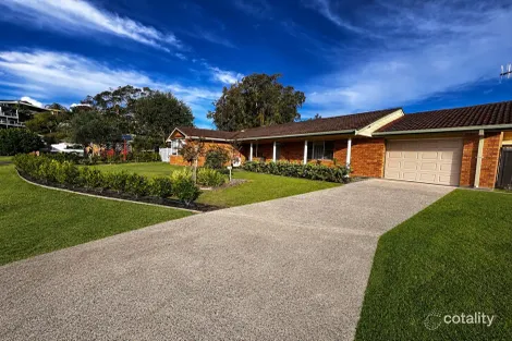 2 Royal Cl, Forster, NSW 2428