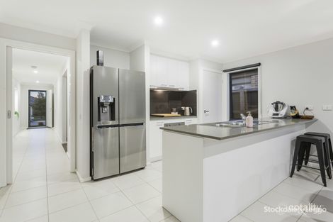 Property photo of 5 Celadon Grove Botanic Ridge VIC 3977