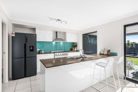 Property photo of 35 Curve Avenue Wynnum QLD 4178