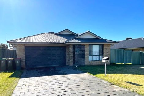 Property photo of 14 Warragrah Place Parkes NSW 2870