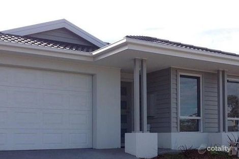 7 Bradford St, Rockbank, VIC 3335