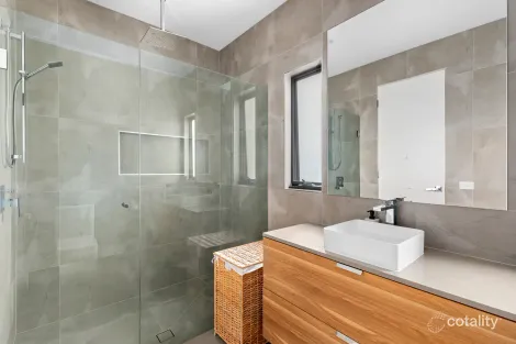 Property photo of 1A Loch Crescent Strathmore VIC 3041