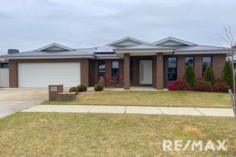 5 Peacock Dr, Turvey Park, NSW 2650