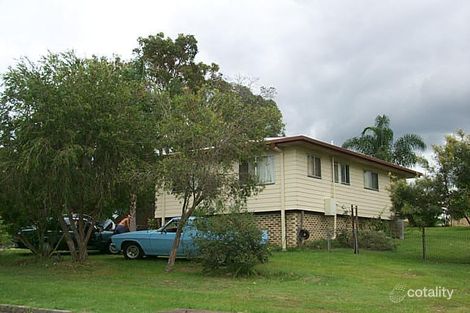 9 Helen St, Southside, QLD 4570