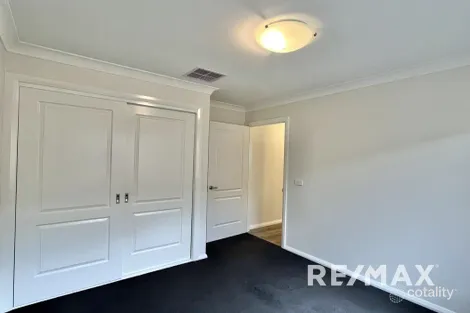 Property photo of 3 Pooginook Place Bourkelands NSW 2650