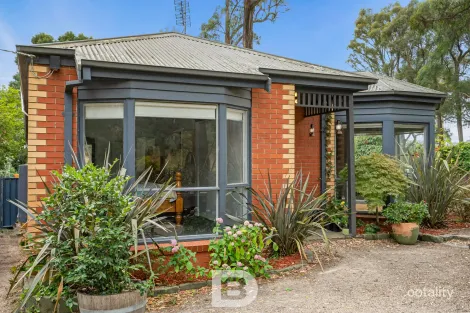 Property photo of 21 South Road Woodend VIC 3442