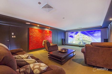 Property photo of 8 Burke Court Mount Ommaney QLD 4074