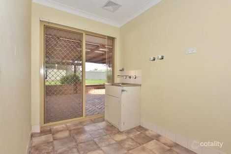 8 Hawk Ct, High Wycombe, WA 6057