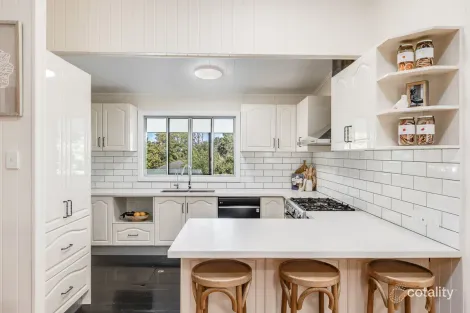 Property photo of 46 Geoffrey Street Mount Lofty QLD 4350