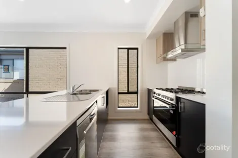 Property photo of 30 Bainbridge Road Manor Lakes VIC 3024