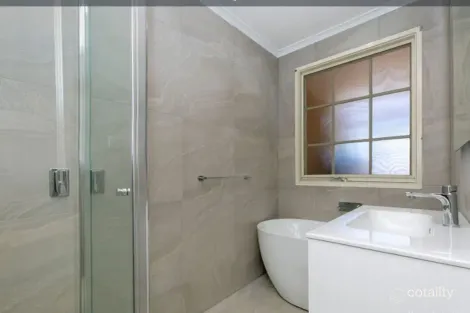 Property photo of 1 Redleaf Way Wheelers Hill VIC 3150