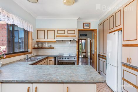 Property photo of 12 Chiswick Court Endeavour Hills VIC 3802