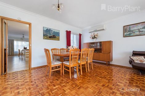 Property photo of 12 Chiswick Court Endeavour Hills VIC 3802