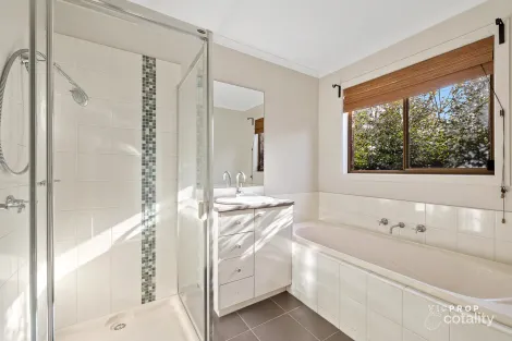 Property photo of 5 Bluestone Court Point Cook VIC 3030