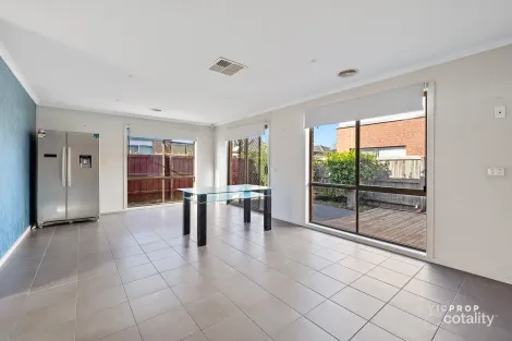 Property photo of 5 Bluestone Court Point Cook VIC 3030