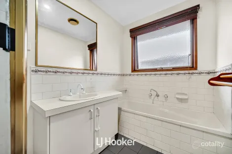 Property photo of 43 Balmoral Way Pakenham VIC 3810