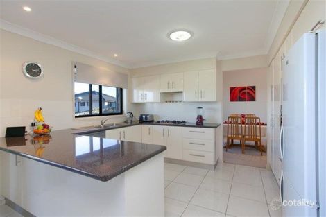 Property photo of 3 Emory Place Cameron Park NSW 2285