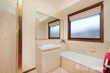 Property photo of 5 Sinclair Court Attwood VIC 3049