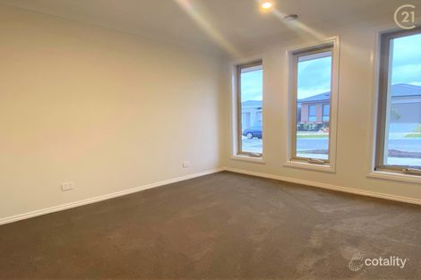 Property photo of 17 Anvil Way Clyde North VIC 3978