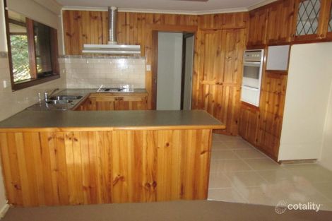 Property photo of 8 Hann Close Endeavour Hills VIC 3802