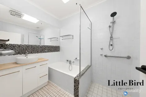 Property photo of 35 Hallen Close Phillip ACT 2606