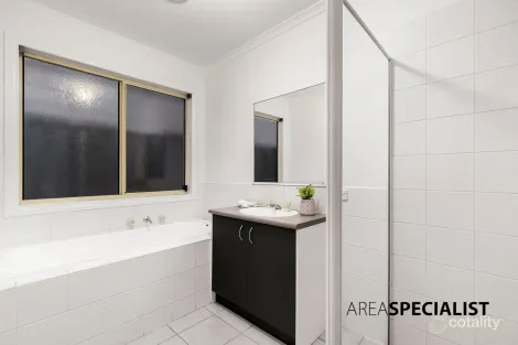 Property photo of 43 Honey Myrtle Way Cranbourne VIC 3977